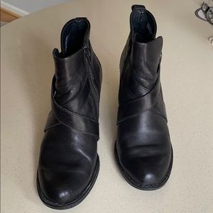 Women’s Born Shola Boots Size 8 - Black